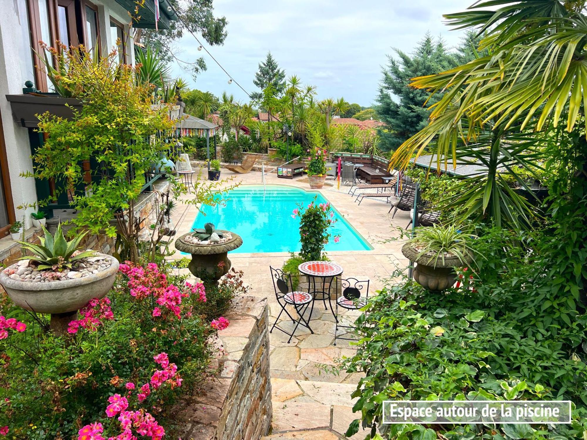 Villa Merkel - 27 Pers - 11 Chambr - 10 Wc - Piscine Anglet Esterno foto